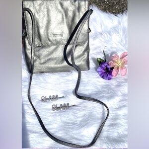 Metallic Mini Silver Crossbody
KENNETH COLE REACTION
Trendy Must Have
Glam clips